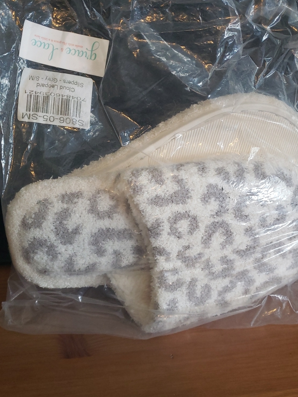 Fuzzy Leopard Print Slide Slippers - Cream and Gray
